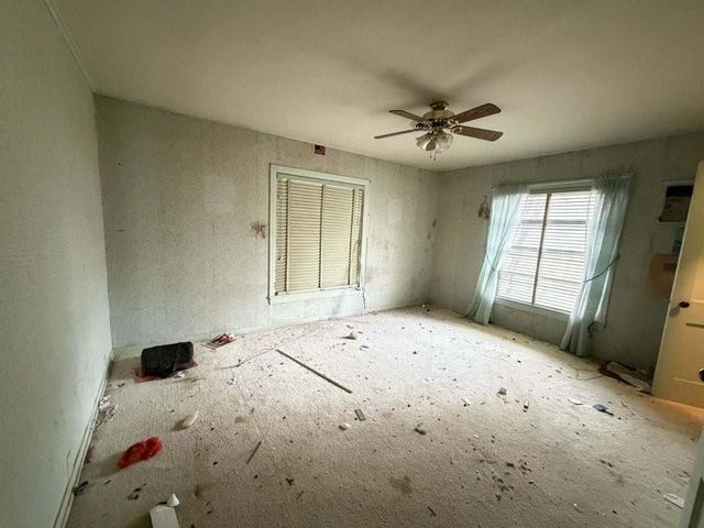 209 N Gordon Drive, Crockett, TX 75835