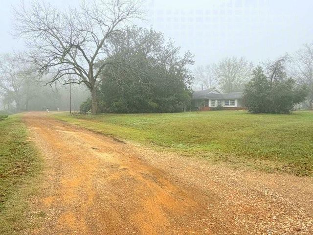 209 N Gordon Drive, Crockett, TX 75835