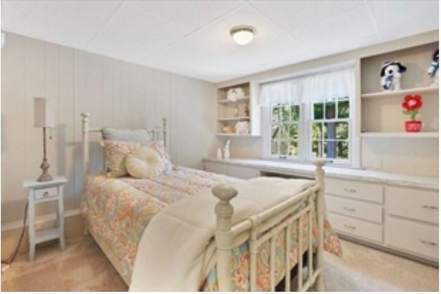70 Dover St, Longmeadow, MA 01106