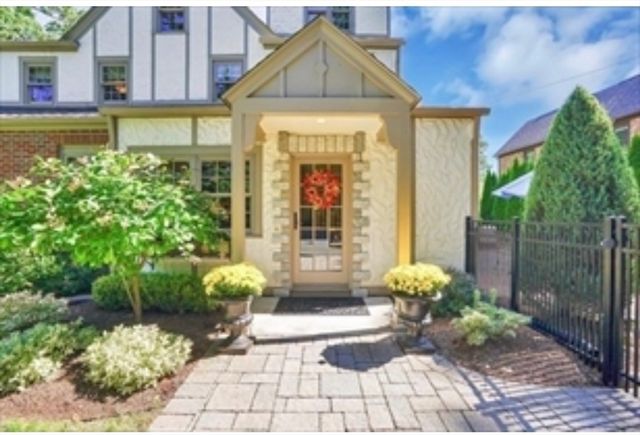 70 Dover St, Longmeadow, MA 01106