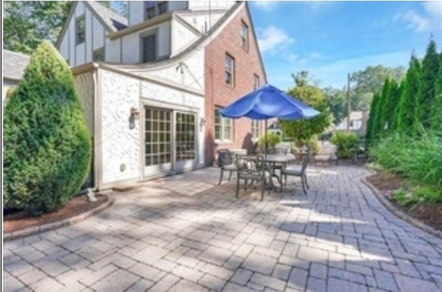 70 Dover St, Longmeadow, MA 01106