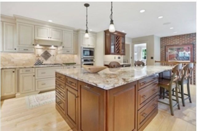 70 Dover St, Longmeadow, MA 01106
