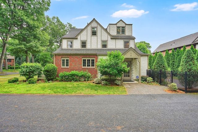 70 Dover Road, Longmeadow, MA 01106