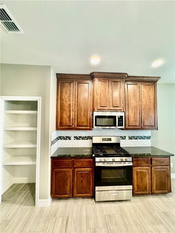 7506 Granite Dr, Corpus Christi, TX 78414