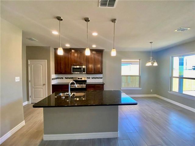 7506 Granite Dr, Corpus Christi, TX 78414