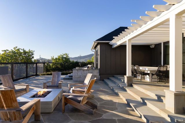 21 Lawley Ln, Calistoga, CA 94515