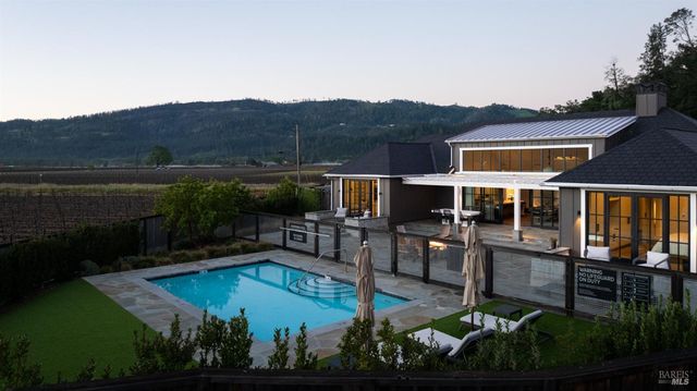 21 Lawley Ln, Calistoga, CA 94515