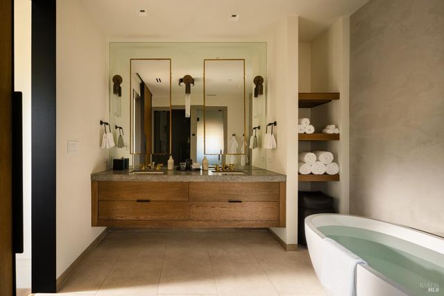 21 Lawley Ln, Calistoga, CA 94515