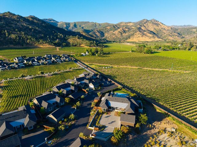 21 Lawley Ln, Calistoga, CA 94515