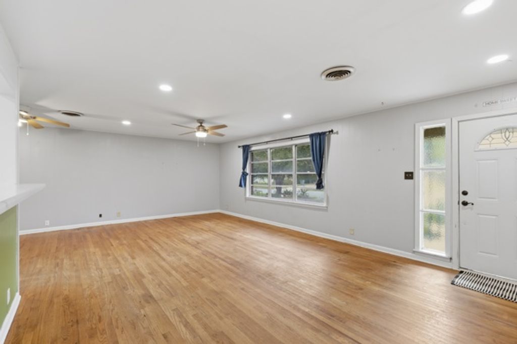 900 Esther Boulevard, Bryan, TX 77802 — photo 4