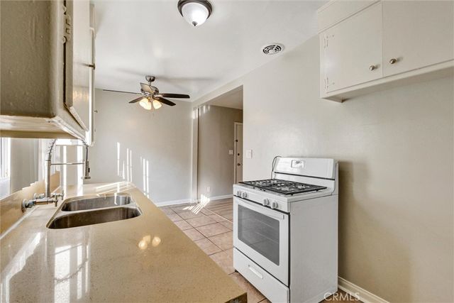 14815 Unit B Lemoli, Gardena, CA 90249