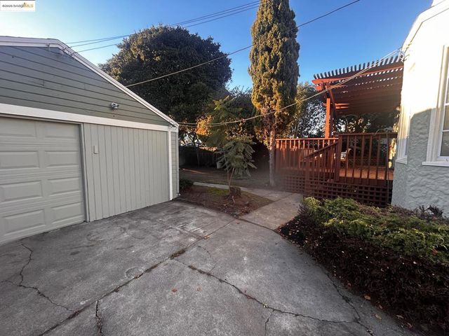869 Lassen St, Richmond, CA 94805
