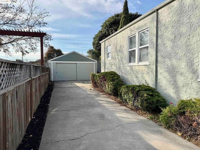 869 Lassen St, Richmond, CA 94805