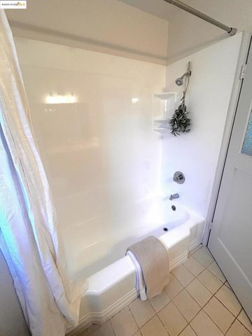 869 Lassen St, Richmond, CA 94805