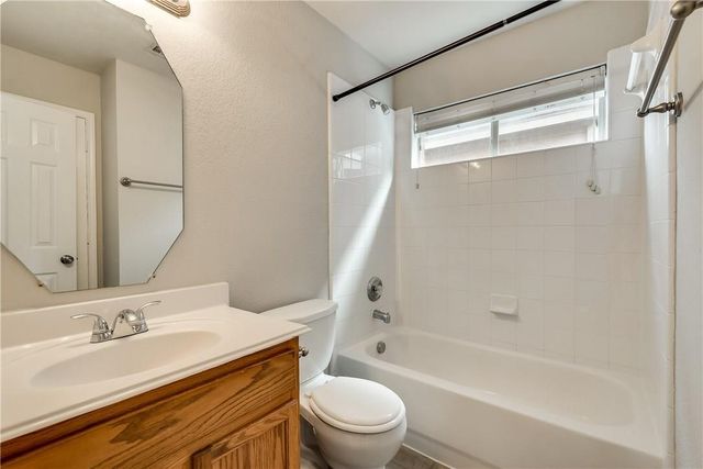 409 Knoll Park Court, Mckinney, TX 75072