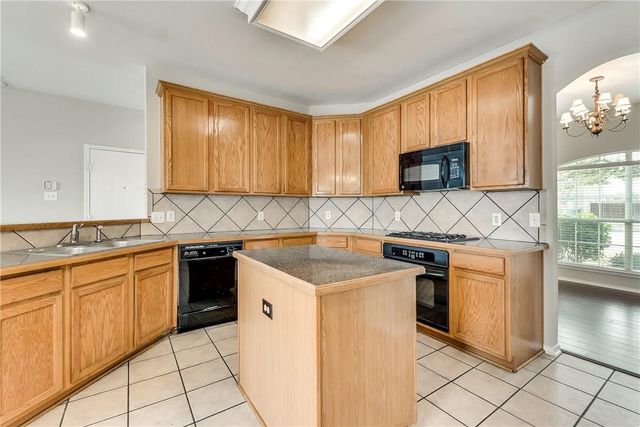 409 Knoll Park Court, Mckinney, TX 75072