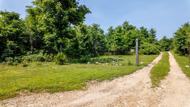 10254 Stella Way, Birch Tree, MO 65438