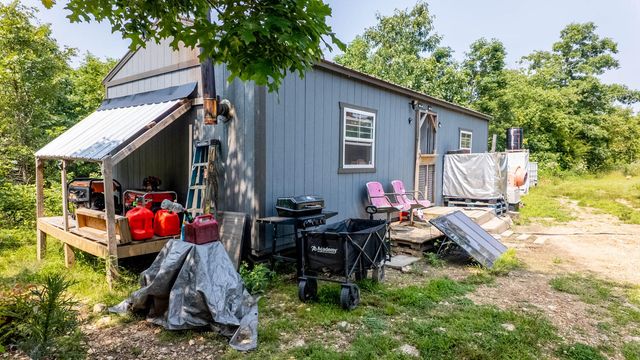 10254 Stella Way, Birch Tree, MO 65438