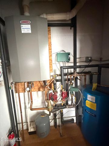 202 E 202 E Main Street Street, Johnstown, NY 12095