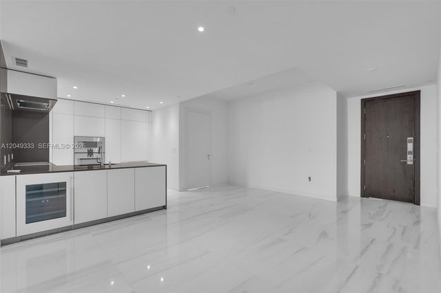 300 Biscayne Boulevard Way 3009W, Miami, FL 33131