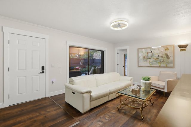 1001 10th Terrace, Palm Beach Gardens, FL 33418