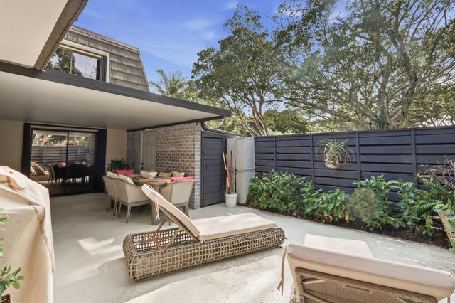 1001 10th Terrace, Palm Beach Gardens, FL 33418