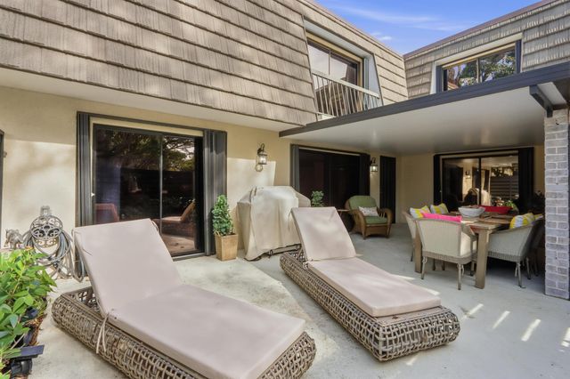 1001 10th Terrace, Palm Beach Gardens, FL 33418