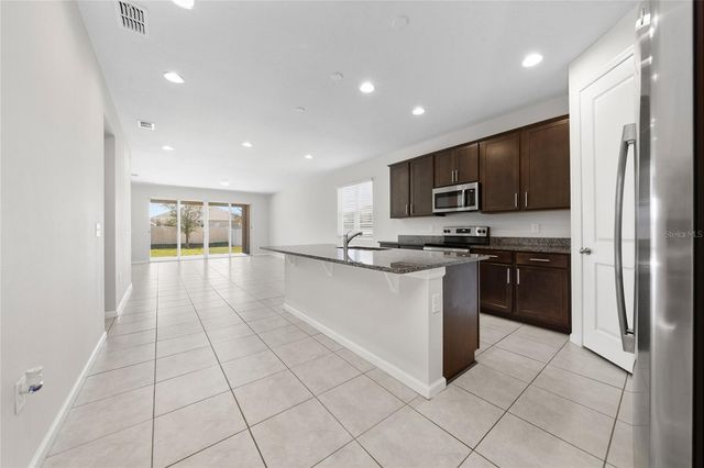 689 MEADOW POINTE DR, Haines City, FL 33844