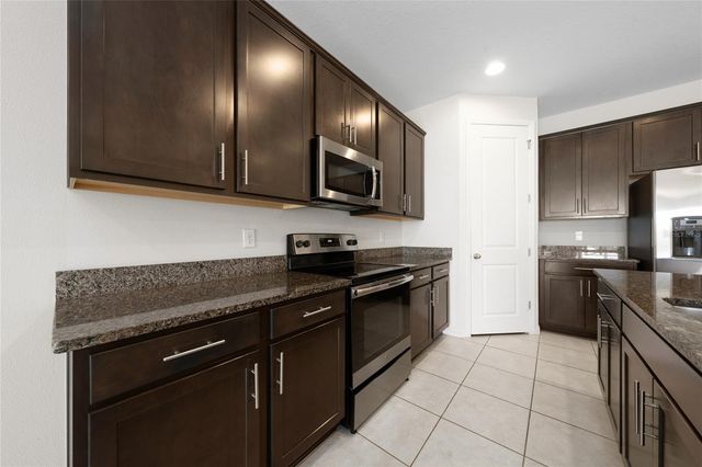 689 MEADOW POINTE DR, Haines City, FL 33844