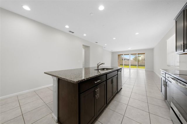 689 MEADOW POINTE DR, Haines City, FL 33844