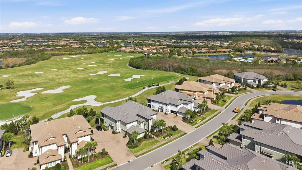 Image 4 of property listing at 7412 DIVOT LOOP 7412, Bradenton, FL 34202