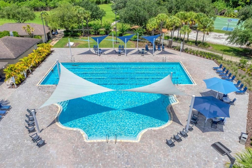 Image 54 of property listing at 7412 DIVOT LOOP 7412, Bradenton, FL 34202