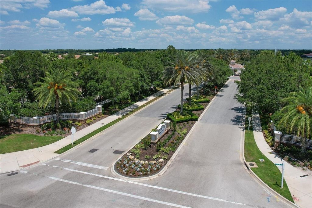 Image 55 of property listing at 7412 DIVOT LOOP 7412, Bradenton, FL 34202