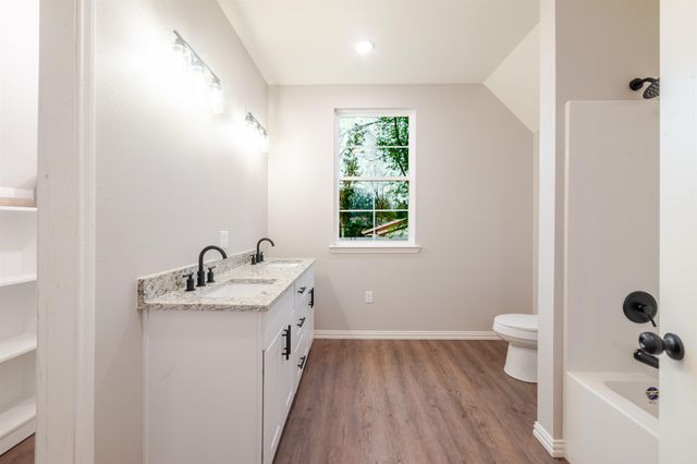 1007 N Rodeo St, Gladewater, TX 75647