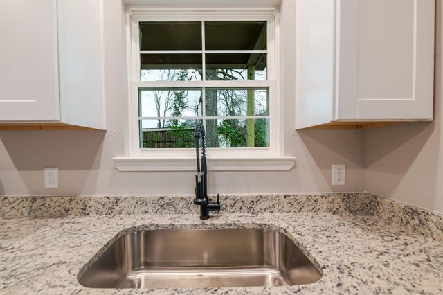 1007 N Rodeo St, Gladewater, TX 75647