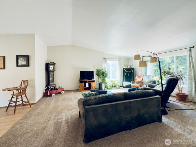 2037 Delameter Road, Castle Rock, WA 98611