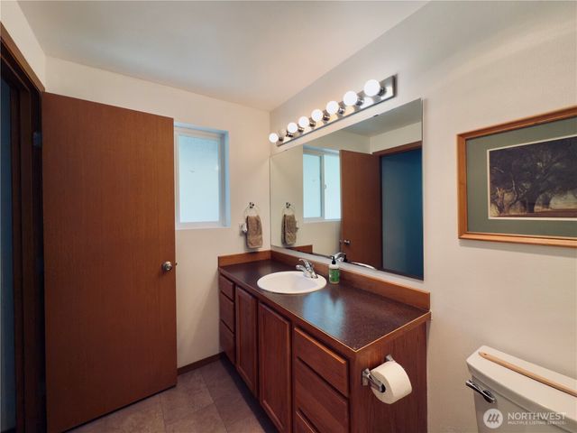 2037 Delameter Road, Castle Rock, WA 98611