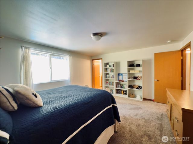 2037 Delameter Road, Castle Rock, WA 98611