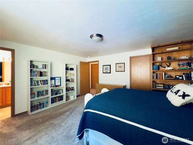 2037 Delameter Road, Castle Rock, WA 98611