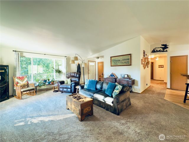 2037 Delameter Road, Castle Rock, WA 98611