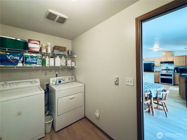 2037 Delameter Road, Castle Rock, WA 98611