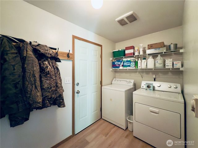 2037 Delameter Road, Castle Rock, WA 98611