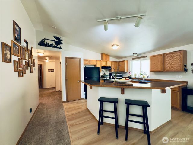 2037 Delameter Road, Castle Rock, WA 98611