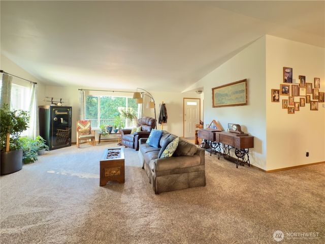 2037 Delameter Road, Castle Rock, WA 98611