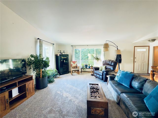 2037 Delameter Road, Castle Rock, WA 98611