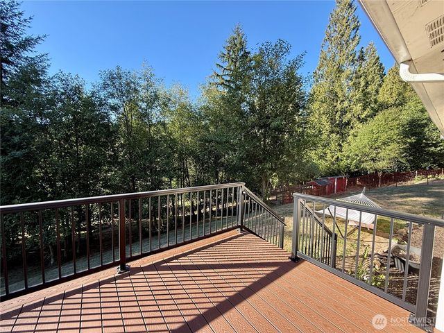 2037 Delameter Road, Castle Rock, WA 98611