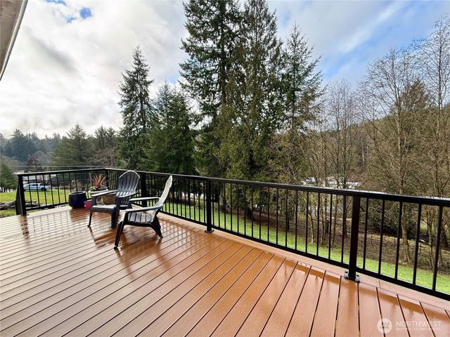 2037 Delameter Road, Castle Rock, WA 98611