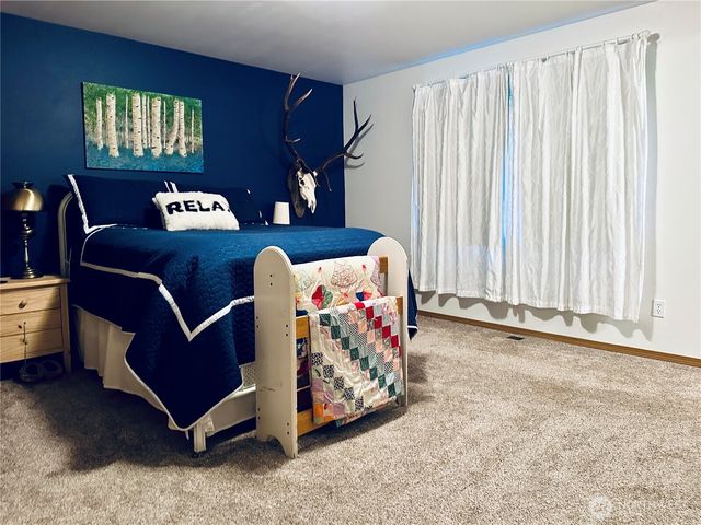 2037 Delameter Road, Castle Rock, WA 98611