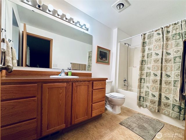 2037 Delameter Road, Castle Rock, WA 98611