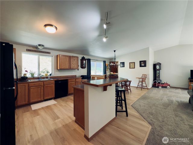 2037 Delameter Road, Castle Rock, WA 98611